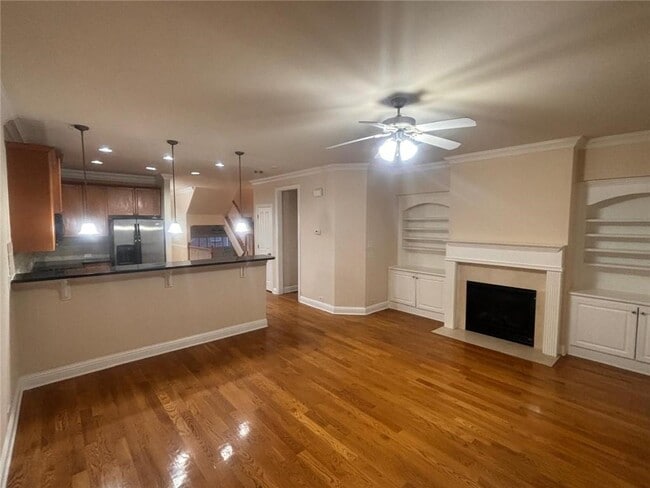 Building Photo - 4846 Lamoyne Ln