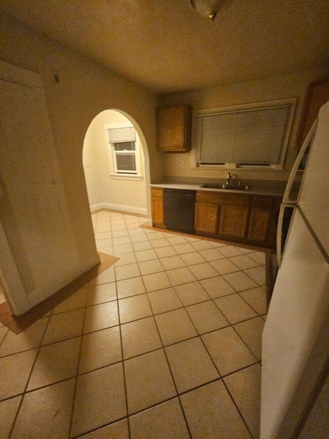 Building Photo - 726 2nd St