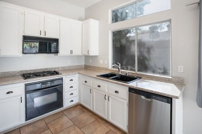 Building Photo - Beautiful One Story 2 Bedroom Townhome With 2 Car Attached Garage