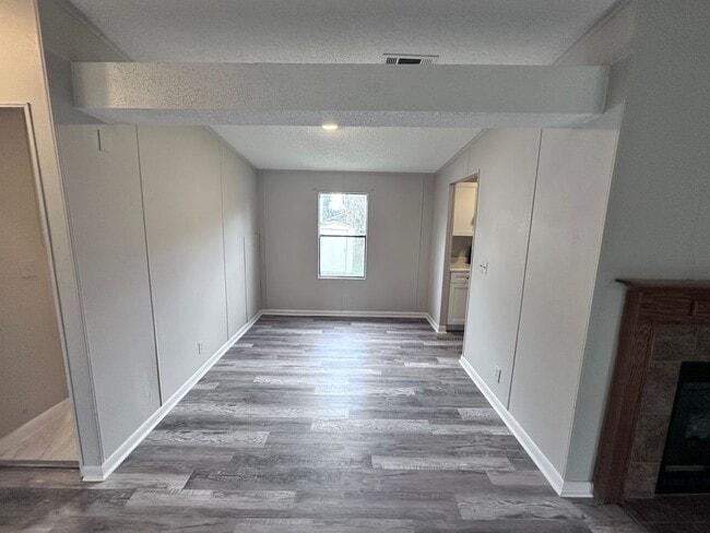 Building Photo - Beautiful Fully Remodeled Home with Large Yard and Primary Suite Bath