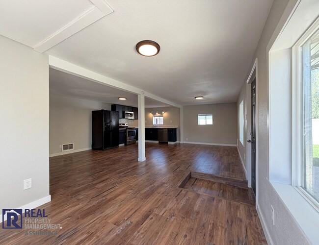 Building Photo - Charming Updated Studio Home with Fenced Yard in Beaverton