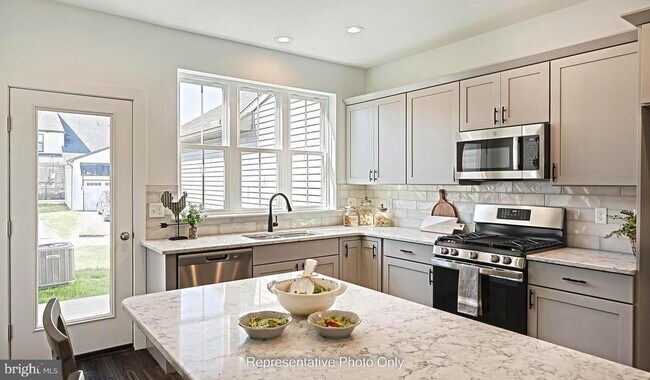 Building Photo - 104 Larkin Dr