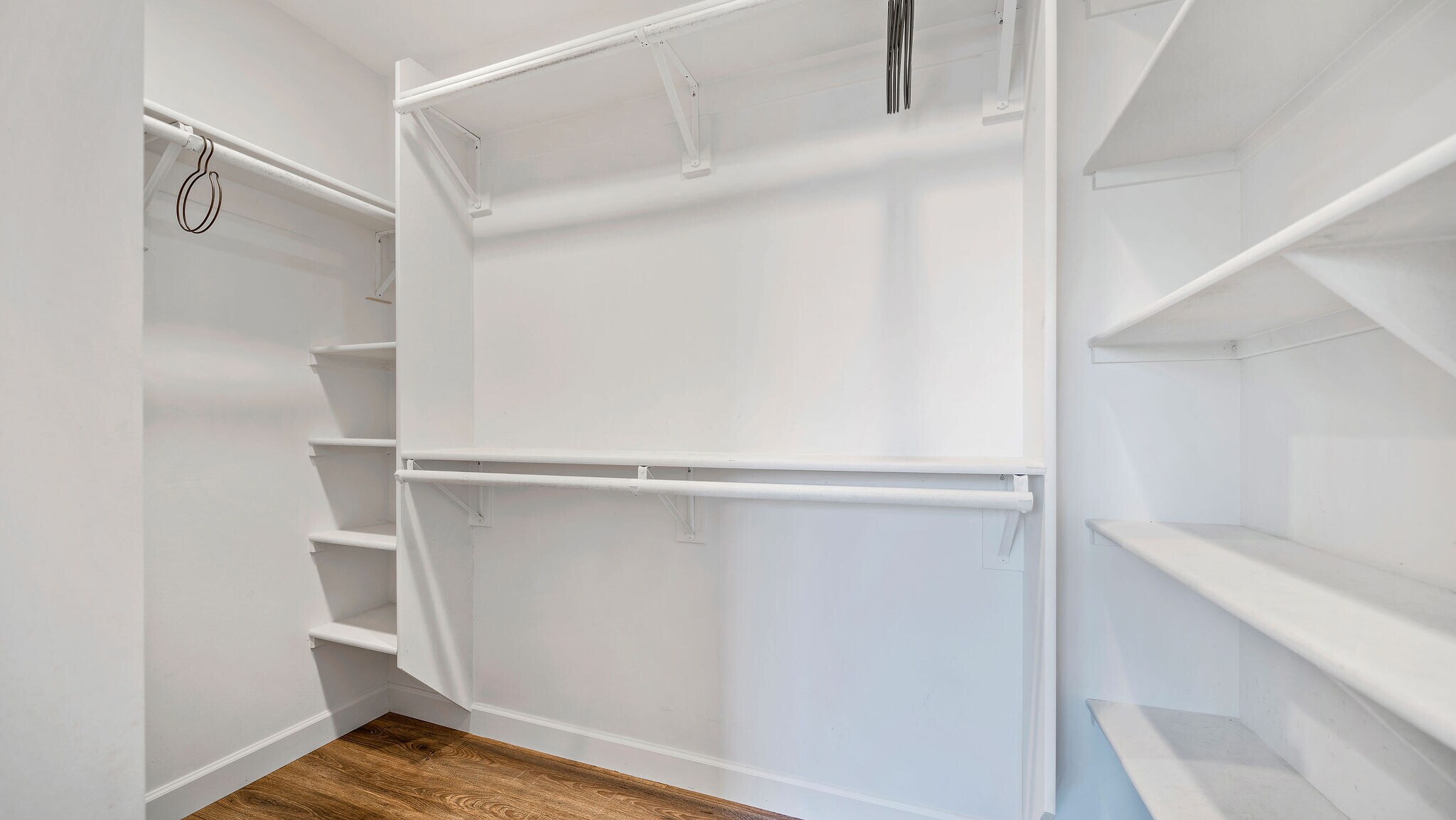 Building Photo - 8035 E Earll Dr