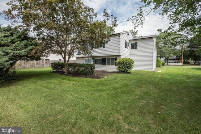 Building Photo - 1717 Country Club Dr