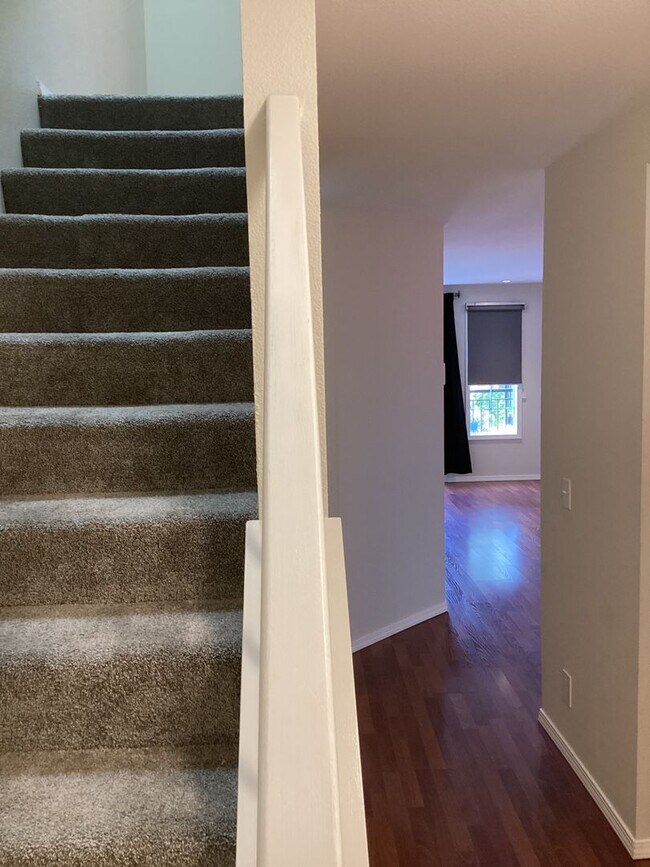 Building Photo - Charming Edmonds Condo with Two Garages and Modern Comforts