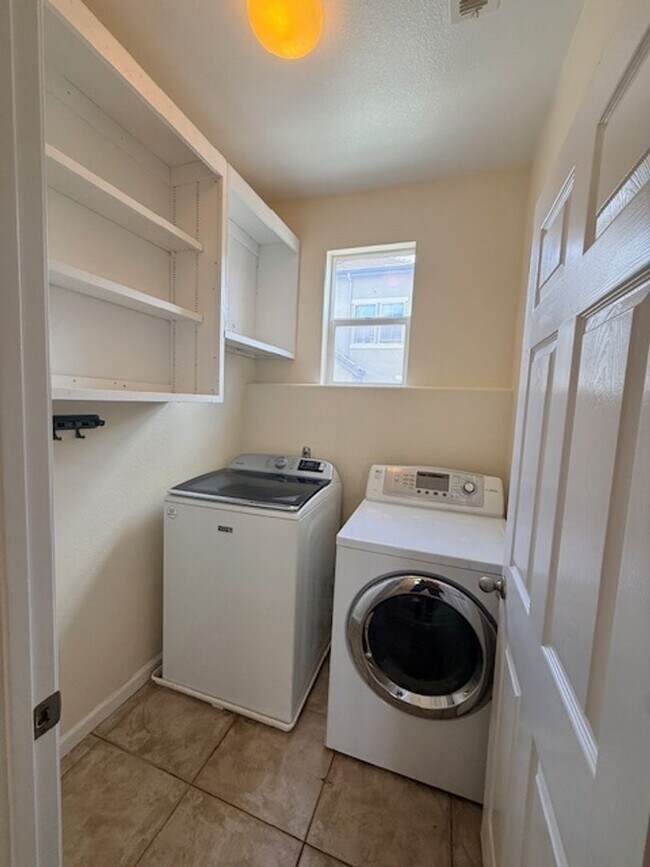 Building Photo - Eastlake Vistas condo available now