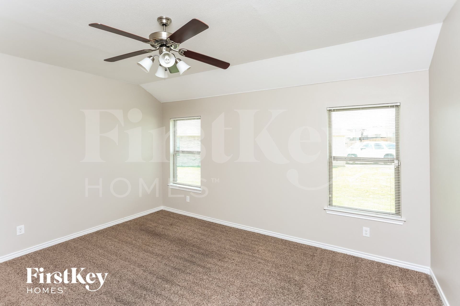 Building Photo - 623 Hilton Dr
