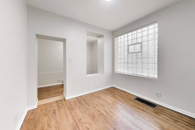 Building Photo - 2135 W Division St