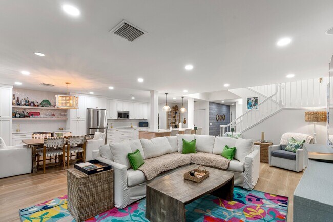 Building Photo - 5552 N Ocean Blvd
