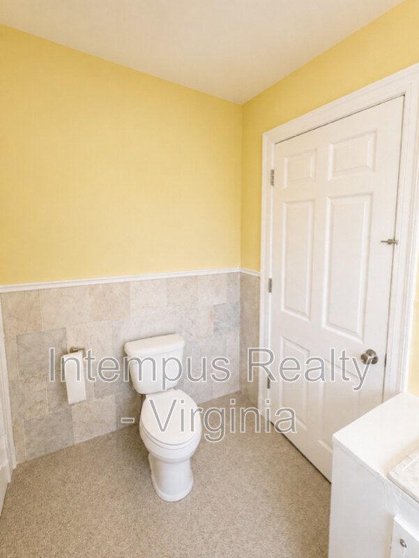 Building Photo - 7296 Fenton Farm Ln