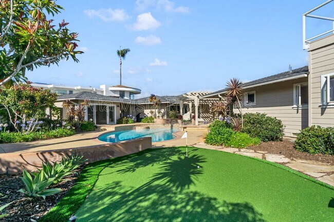 Building Photo - 5940 La Jolla Mesa Dr