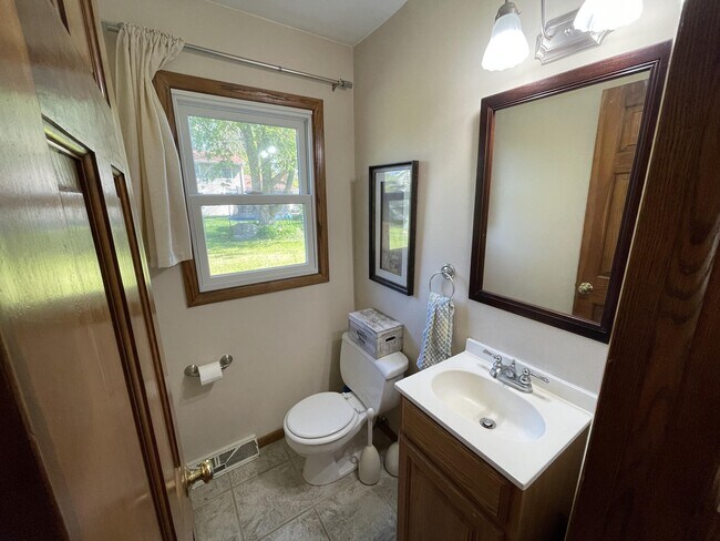 Building Photo - 1708 Howlett Ln