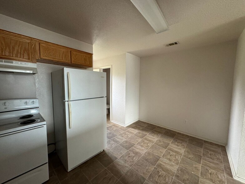 Building Photo - 1602 Aztec Trce