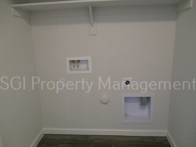 Building Photo - 1053 Greyhawk Loop