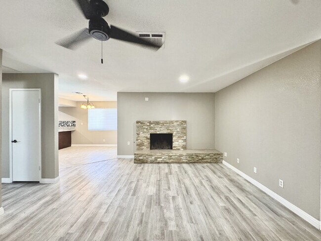 Building Photo - Spacious 4BD/3BA Pool Home with Dual Prima...