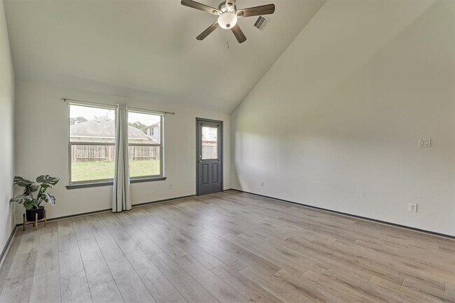 Building Photo - 2211 Treasure Mountain Dr