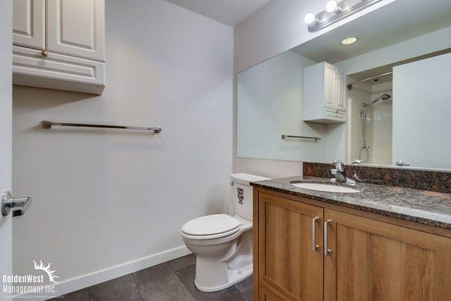 Building Photo - Updated 1Bdm 1Ba Condo with Modern Amenities and Prime Downtown San Diego Location!