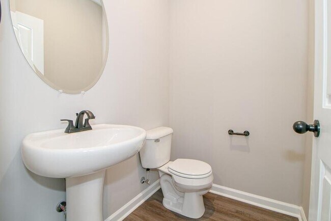 Building Photo - 1115-I2 Hillwood Dr