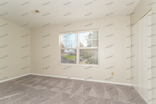 Building Photo - 4947 Heritage Heights Cir