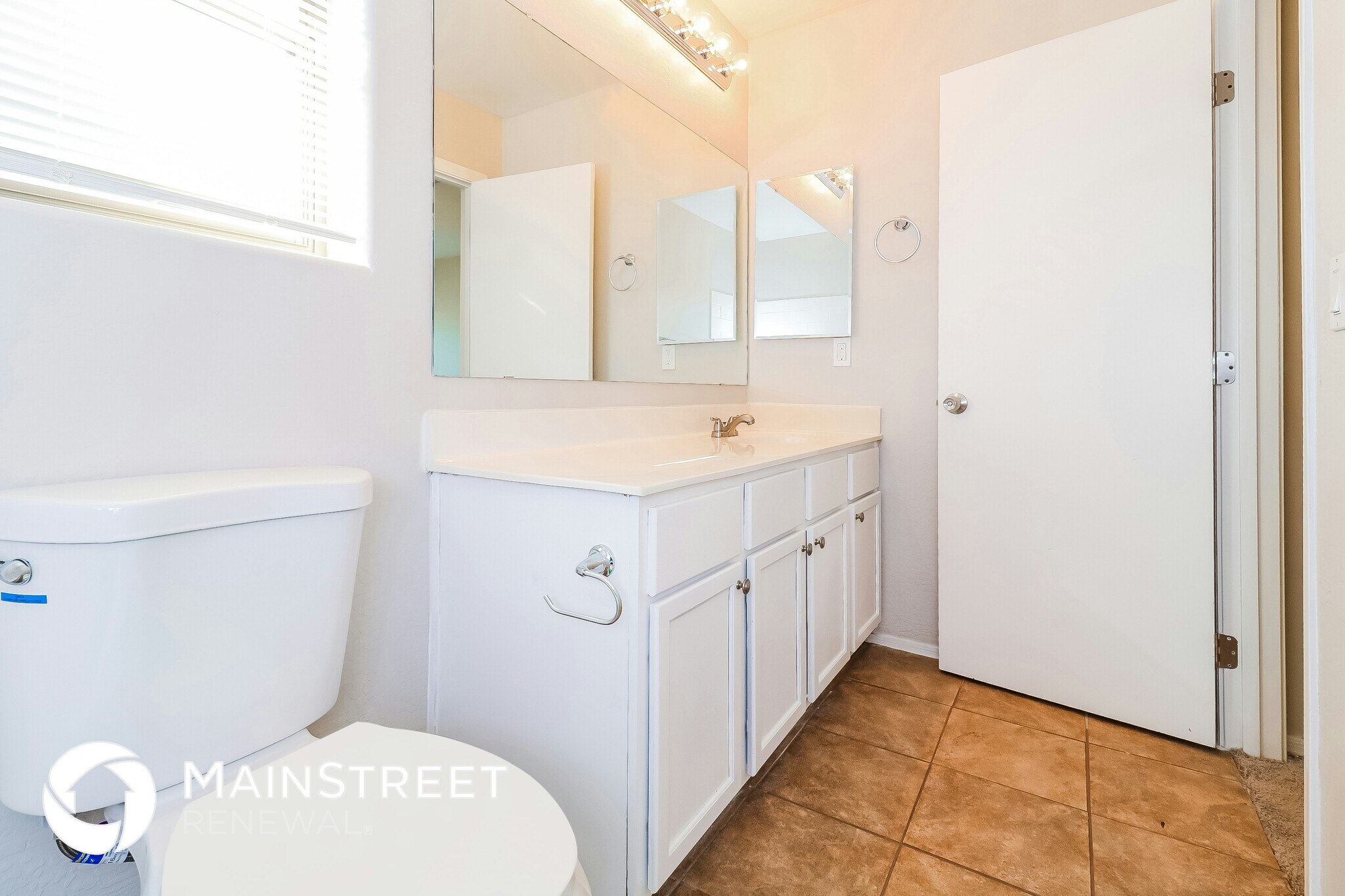 Building Photo - 15418 W Laurel Ln