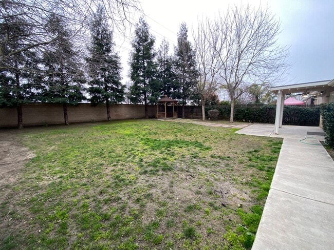Building Photo - NW Visalia Home coming soon!!
