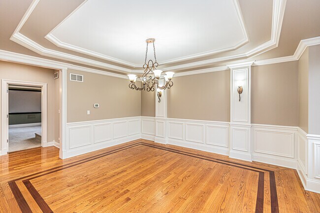 Building Photo - 361 S Elm St