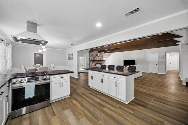 Building Photo - 2930 Riata Ln