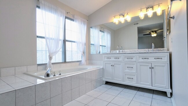 Building Photo - 310 W Happfield Dr