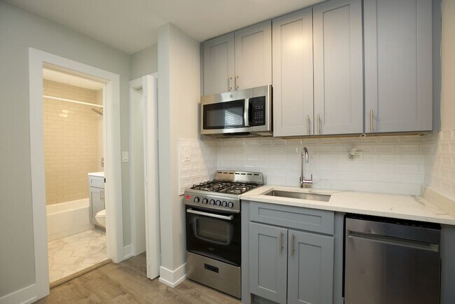 Building Photo - 508 W Belmont Ave