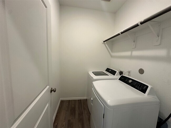 Building Photo - 5111 Winslow Grv Dr