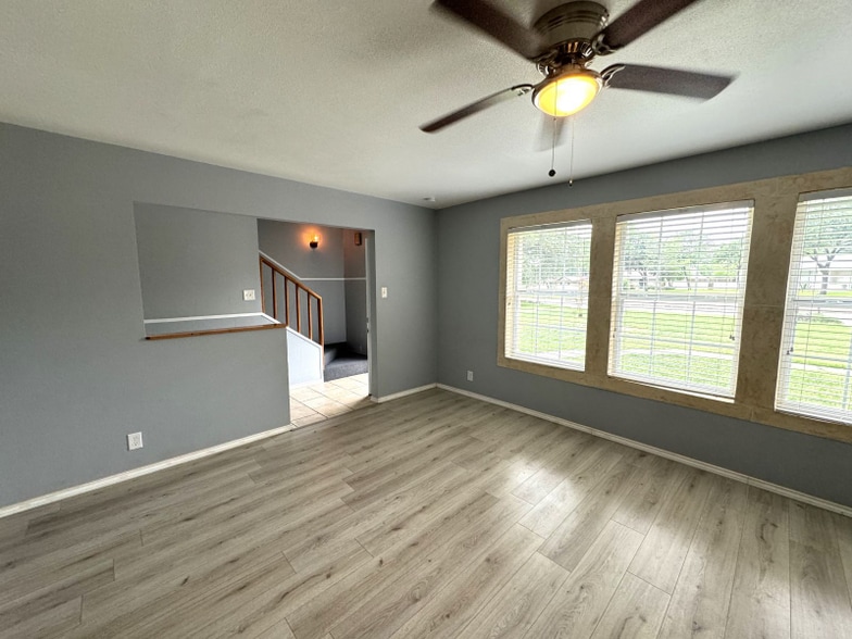 Building Photo - 218 Halbart Dr