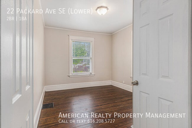 Building Photo - 22 Packard Ave SE