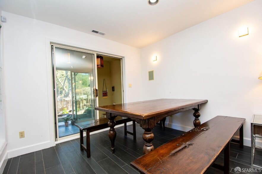 Building Photo - 127 Knockash Hill