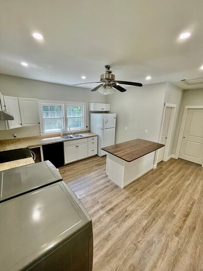 Building Photo - 211 North St