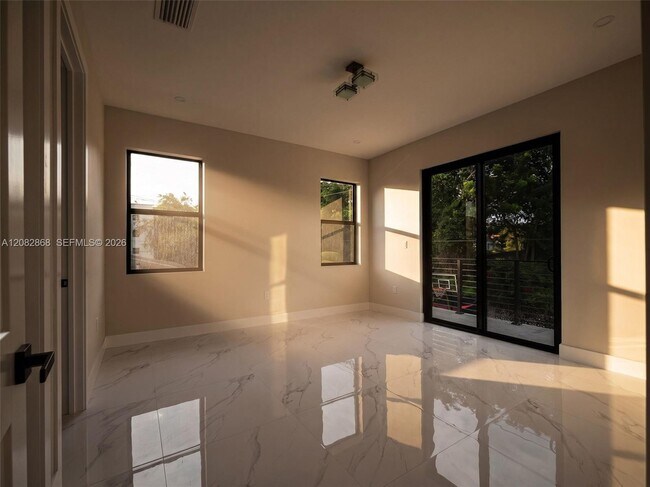 Building Photo - 4026 SW 9th Terrace