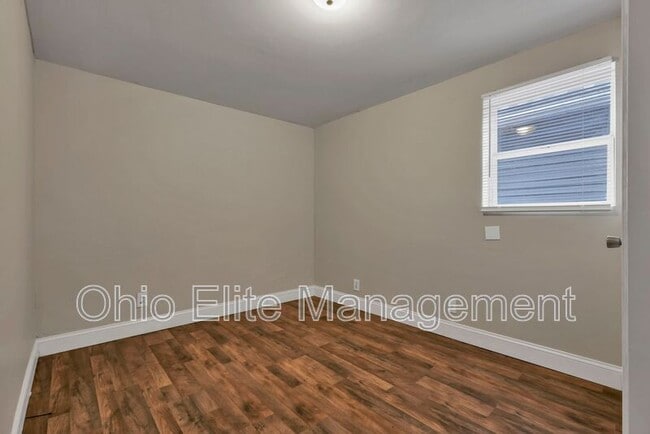 Building Photo - 85 1/2 S Wheatland Ave