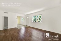 Building Photo - Beautiful upstairs unit with AC