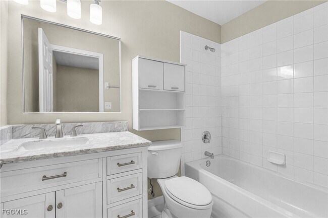 Building Photo - 10094 Poppy Hill Dr