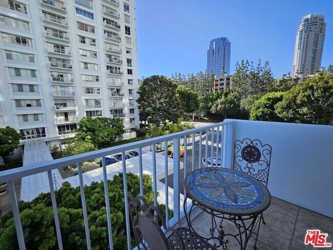 Building Photo - 2160 W Century Dr