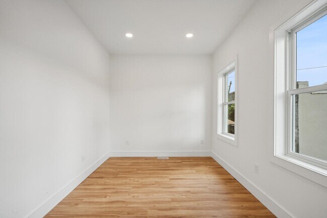 Building Photo - 215 Harrison Ave