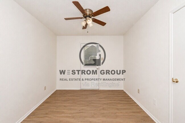 Building Photo - 316 Crowe Dr