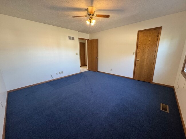 Building Photo - 2 bed 2 bath area Townhouse near Southpointe