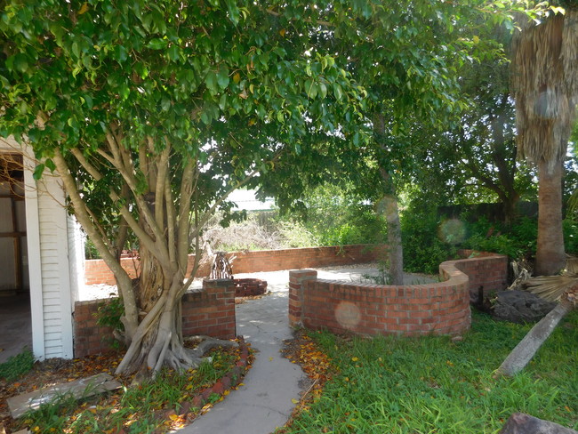 Outdoor Fireplace area - 1308 Kendlewood Ave