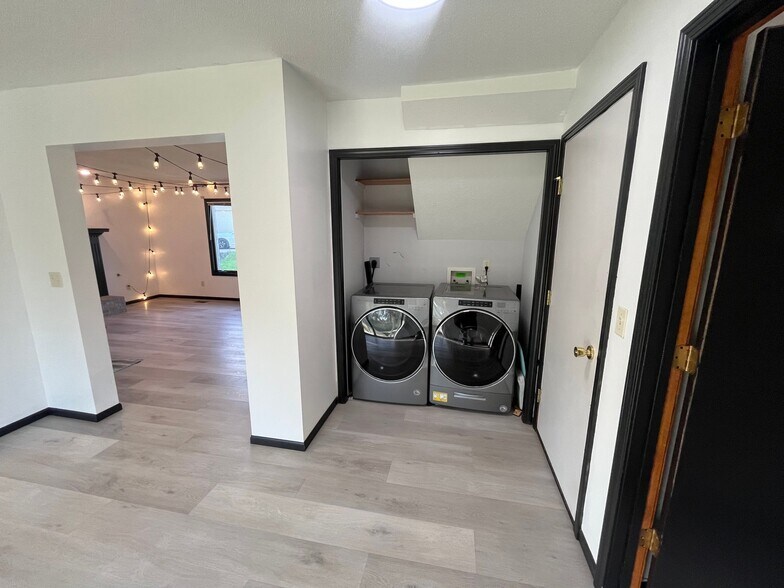 Building Photo - 7633 Irwin Pines Ct