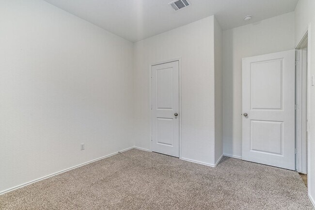 Building Photo - 355 Geode Glen