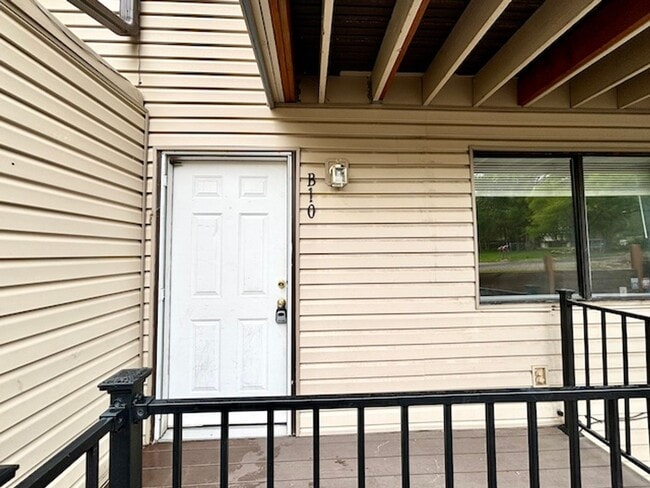 Building Photo - 6021 Yarrow St