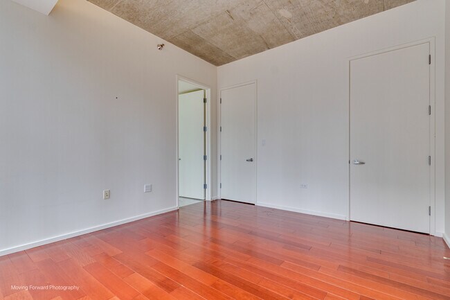 Building Photo - 550 N St Clair St