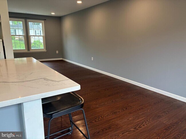 Building Photo - 25936 Largo Ct