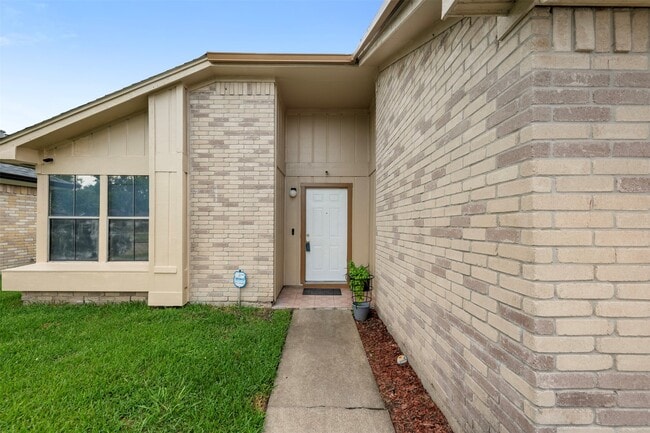 Building Photo - 10954 Pigeonwood Dr