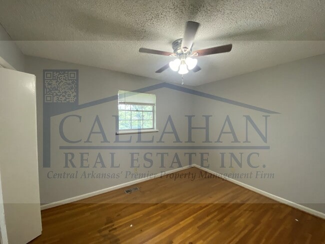 Building Photo - Duplex in NLR-Free Rent